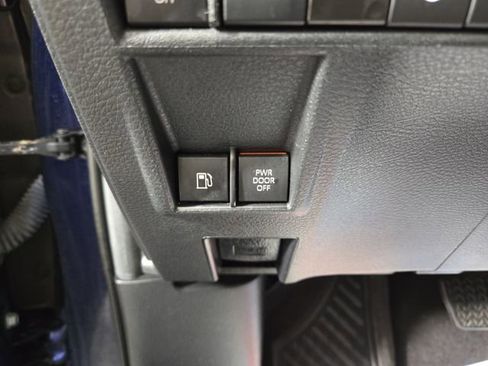 Used 2024 Toyota Sienna Platinum image 30