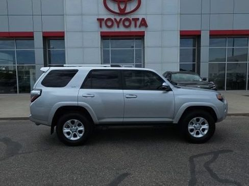 Used 2024 Toyota 4Runner SR5 Premium AWD/4WD image 6