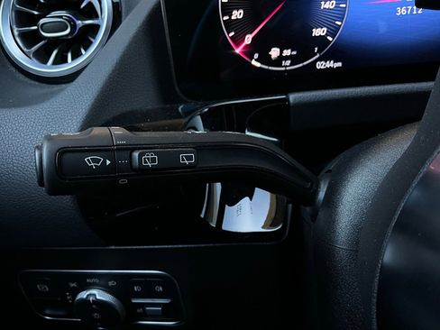 Used 2025 Mercedes-Benz GLA 250 image 40