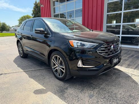 Used 2020 Ford Edge Titanium FWD image 2