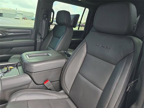 Used 2023 GMC Yukon XL Denali w/ Denali Reserve Package RWD image 20