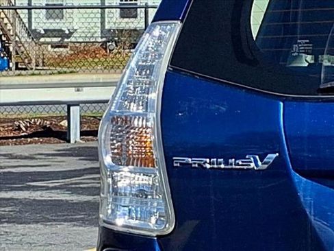 Used 2014 Toyota Prius V Two image 6