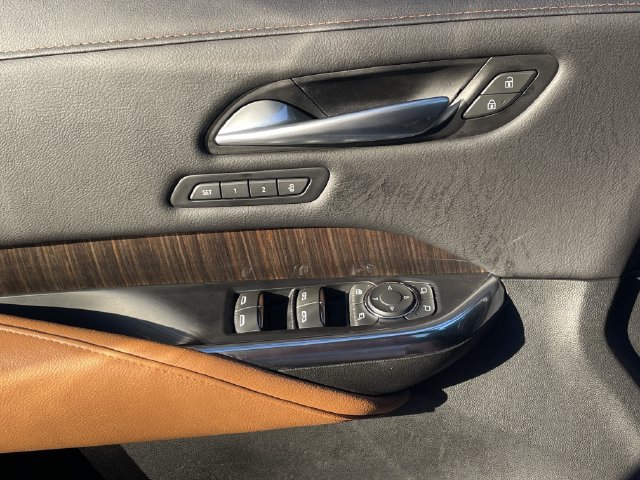 Used 2023 Cadillac XT4 Premium Luxury FWD image 25
