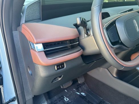 New 2025 Lincoln Navigator Reserve image 18