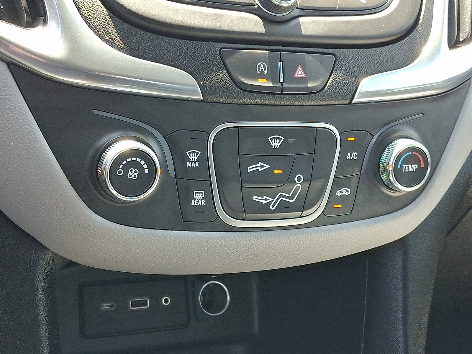 Used 2024 Chevrolet Equinox LS AWD/4WD image 18