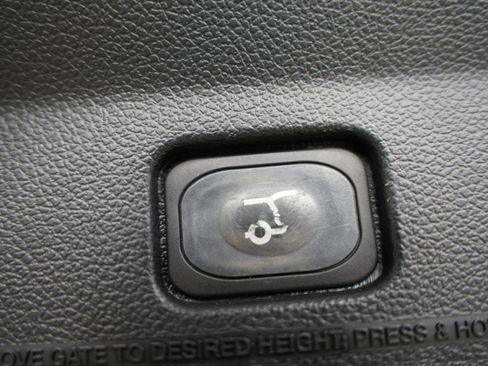 Used 2016 Ford Explorer Platinum image 38