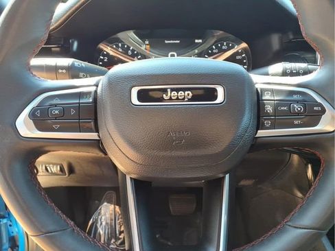 Used 2025 Jeep Compass Trailhawk AWD/4WD image 14