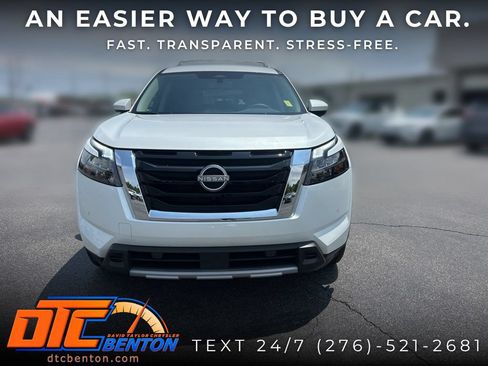 Used 2025 Nissan Pathfinder SL AWD/4WD image 8