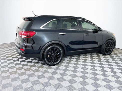 Used 2019 Kia Sorento S image 10