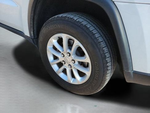 Used 2021 Jeep Grand Cherokee Laredo RWD image 33
