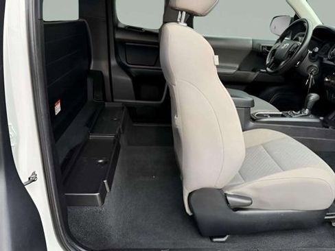 Used 2022 Toyota Tacoma SR image 24