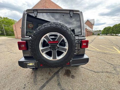 Used 2018 Jeep Wrangler Unlimited Sahara w/ Dual Top Group AWD/4WD image 7