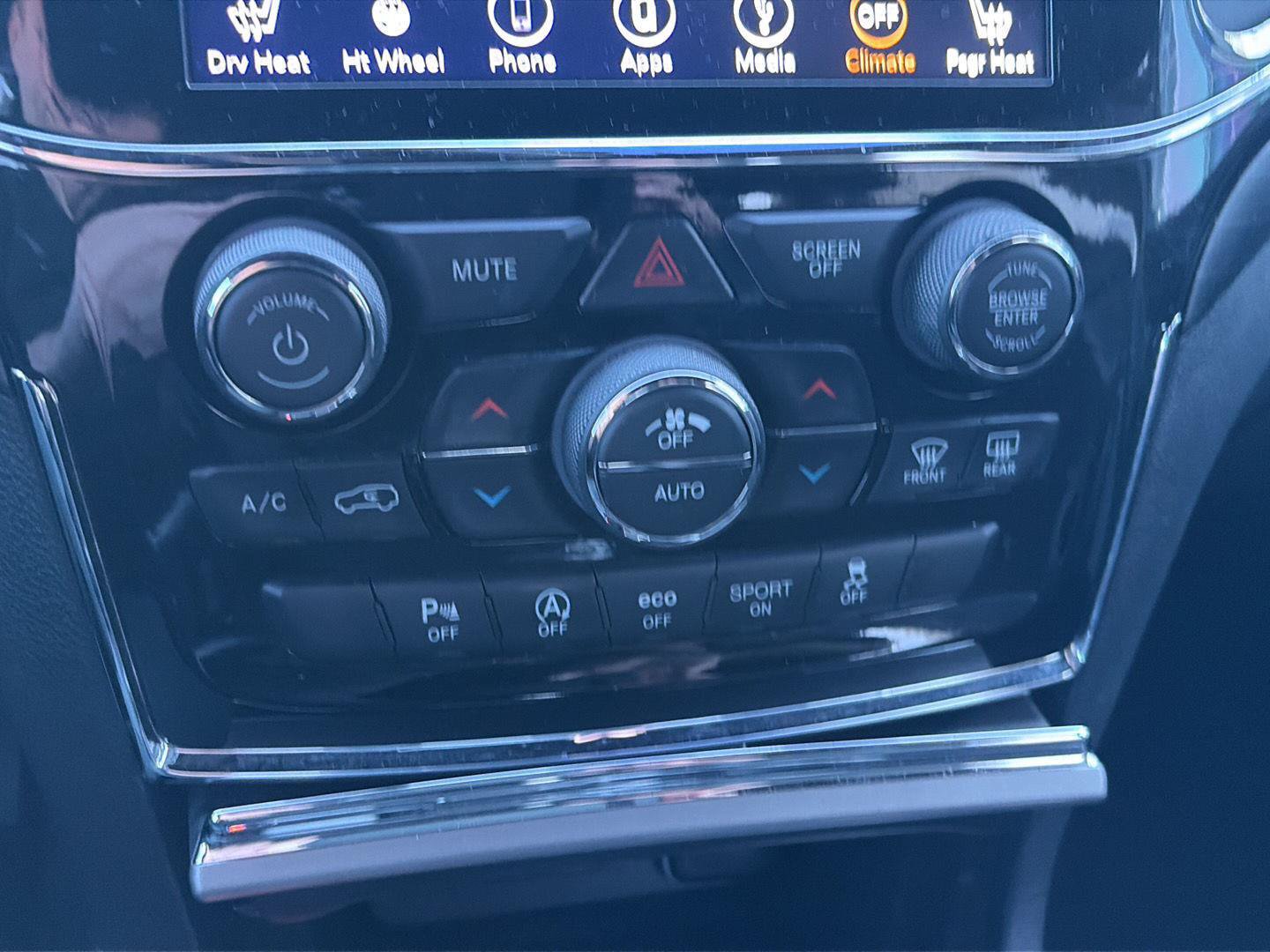 Used 2019 Jeep Grand Cherokee Altitude AWD/4WD image 16