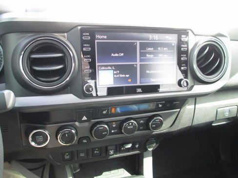 Used 2021 Toyota Tacoma TRD Off-Road w/ TRD Premium Off Road Package image 27