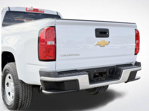Used 2018 Chevrolet Colorado W/T w/ WT Convenience Package RWD image 3