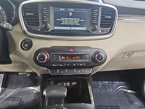Used 2019 Kia Sorento EX image 26