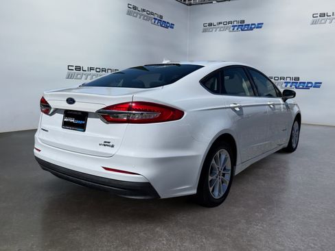 Used 2019 Ford Fusion SE FWD image 5