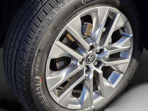 Used 2025 Toyota RAV4 XLE Premium image 25