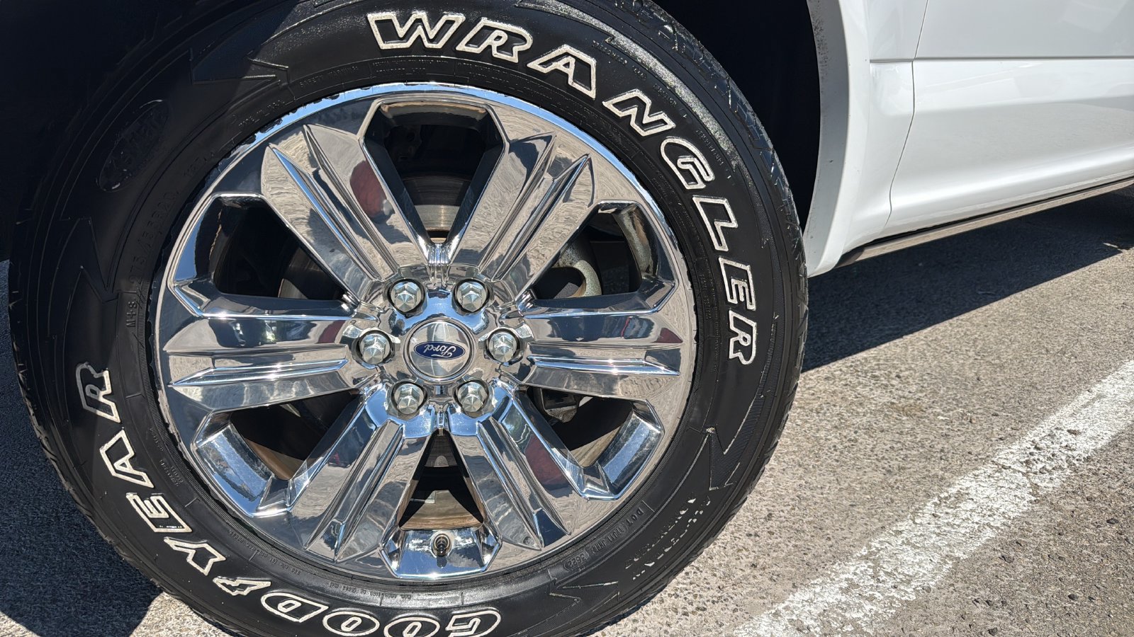 Used 2018 Ford F150 Lariat w/ Equipment Group 502A Luxury AWD/4WD image 26