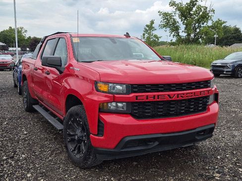 Used 2019 Chevrolet Silverado 1500 Custom w/ Custom Value Package AWD/4WD image 2
