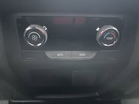 Used 2025 Chevrolet Traverse LT w/ Sun and Wheel Package image 20