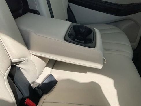 Used 2020 Ford Edge Titanium FWD image 17