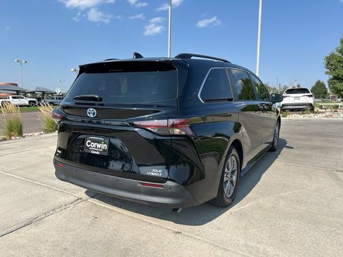 Used 2023 Toyota Sienna XLE w/ XLE Plus Package AWD/4WD image 8