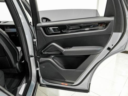 Used 2023 Porsche Cayenne image 42