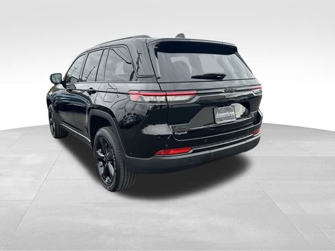 Used 2023 Jeep Grand Cherokee Altitude image 5