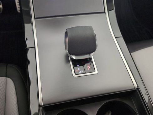 New 2025 Land Rover Range Rover Evoque Dynamic SE image 17