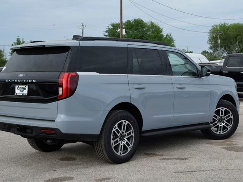 New 2026 Ford Expedition Active RWD image 6