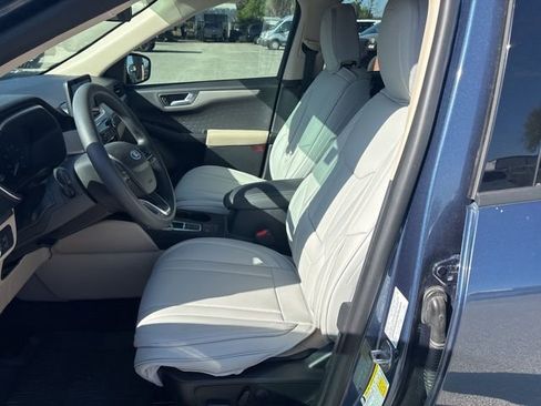 Used 2020 Ford Escape SE image 9