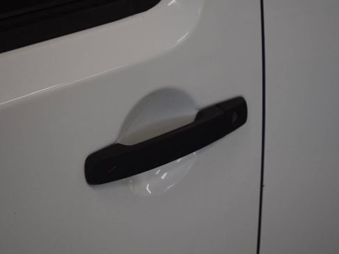 Used 2013 Nissan Frontier SV image 40