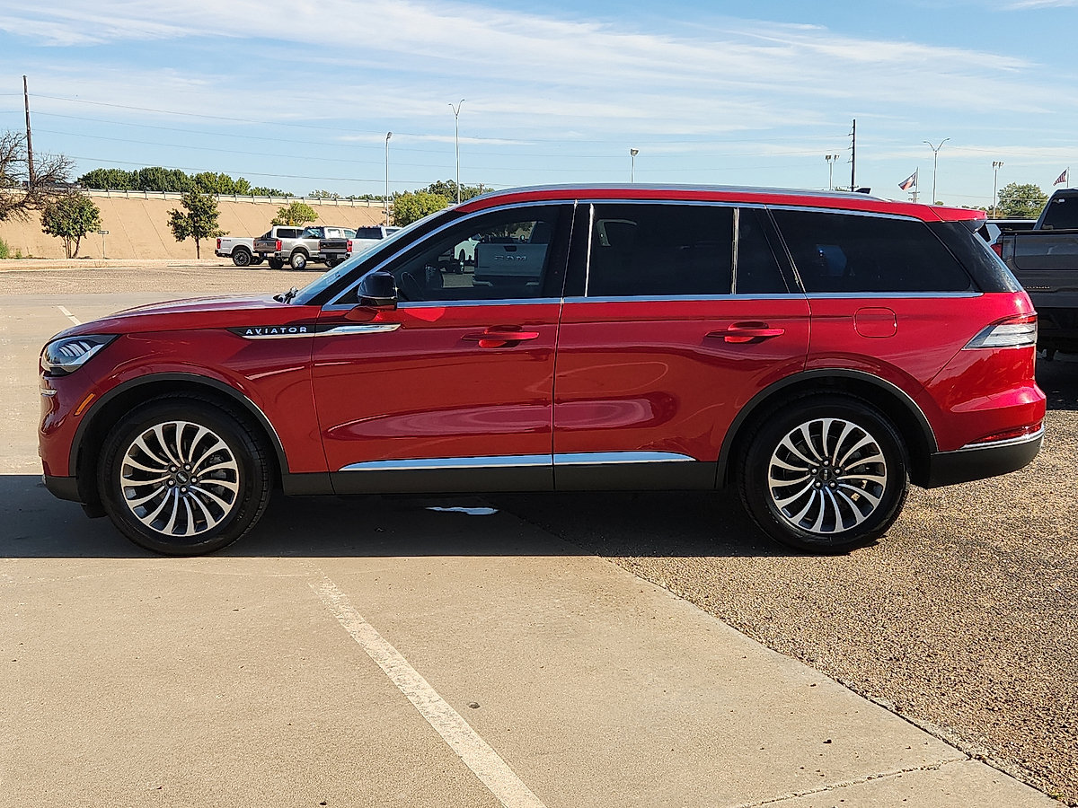 Used 2021 Lincoln Aviator Reserve w/ Elements Package Plus AWD/4WD image 2