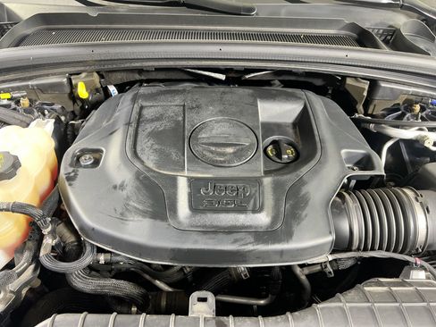 Used 2023 Jeep Grand Cherokee Overland AWD/4WD image 30