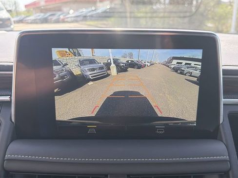 Used 2023 Chevrolet Suburban Premier image 17