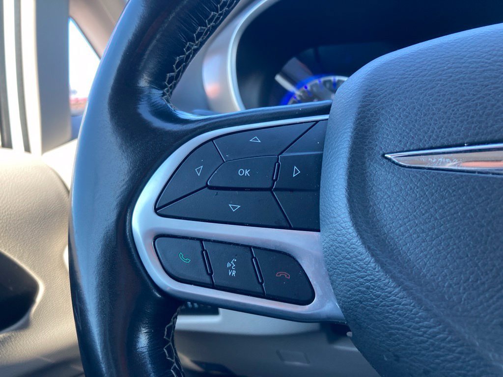 Used 2021 Chrysler Pacifica Touring-L FWD image 15