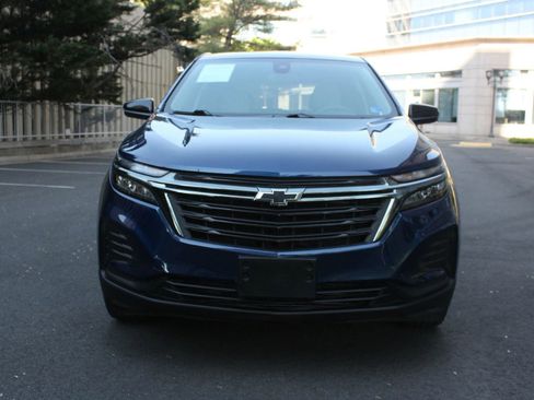 Used 2023 Chevrolet Equinox LS w/ LS Convenience Package FWD image 3