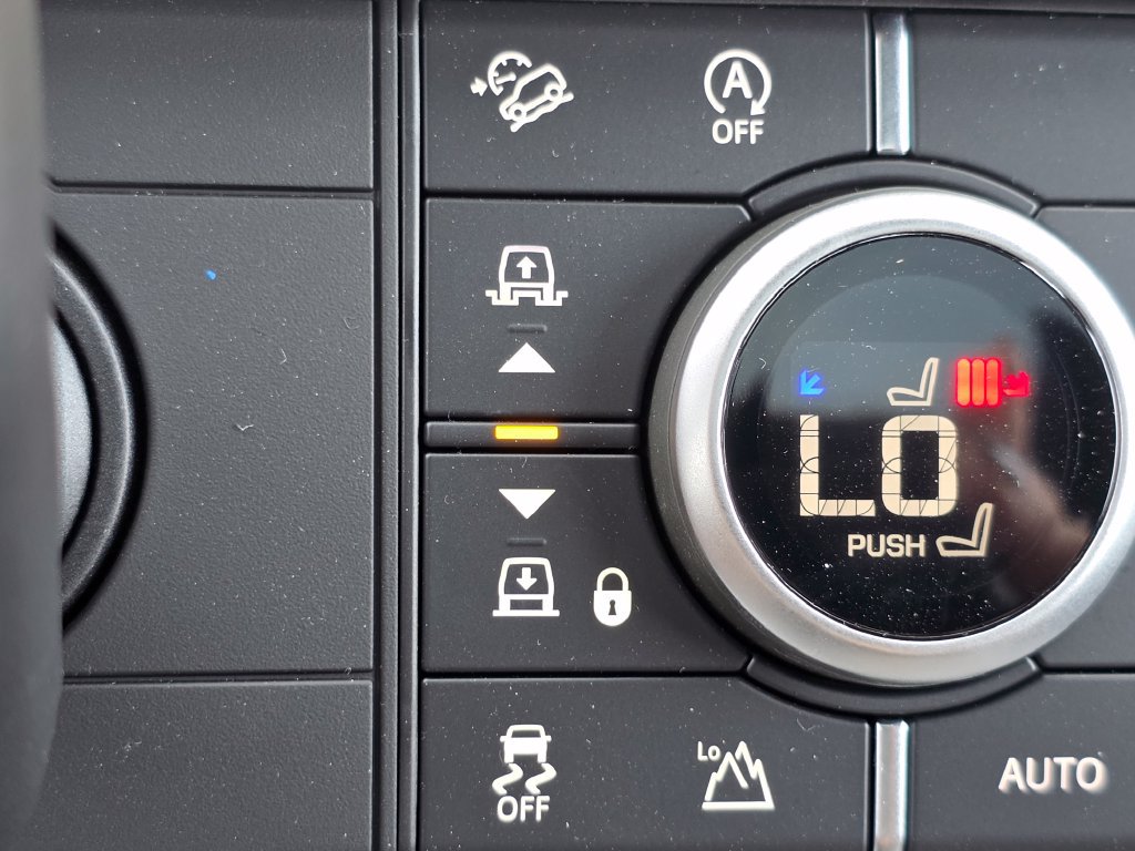 New 2026 Land Rover Defender 110 X-Dynamic SE AWD/4WD image 32