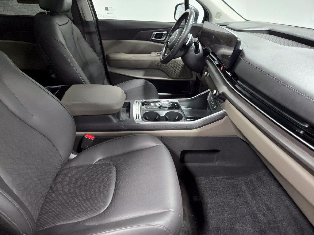Used 2025 Kia Carnival SX FWD image 58