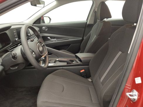 Used 2025 Hyundai Elantra SE FWD image 17