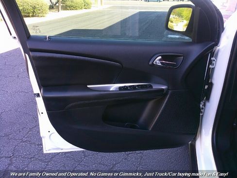 Used 2020 Dodge Journey SE w/ SE Popular Equipment Group image 14