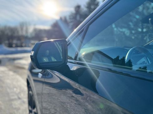 Used 2024 Cadillac XT6 Sport w/ LPO, ONYX Package image 11