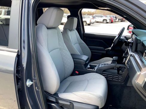 Used 2025 Toyota Tacoma SR5 image 9