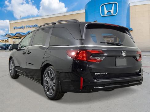 New 2026 Honda Odyssey Touring image 3