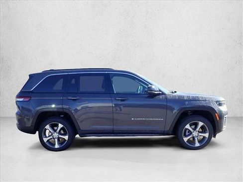 New 2026 Jeep Grand Cherokee Limited w/ Luxury Tech Group II AWD/4WD image 4