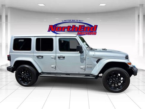 Used 2024 Jeep Wrangler Unlimited Sahara w/ Dual Top Group AWD/4WD image 2