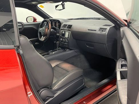 Used 2014 Dodge Challenger SXT image 48
