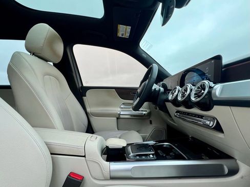 Used 2022 Mercedes-Benz GLB 250 4MATIC image 10