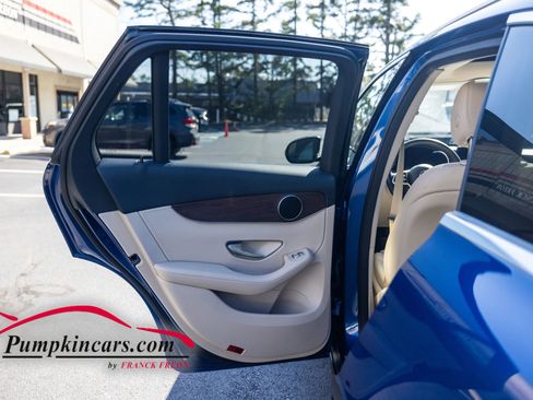 Used 2022 Mercedes-Benz GLC 300 4MATIC w/ Premium Package Lite image 12